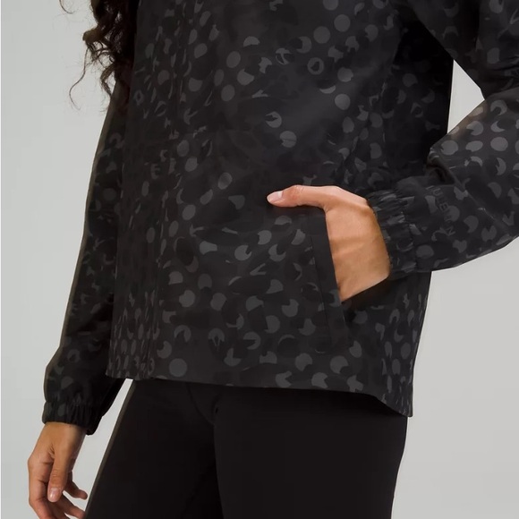Lululemon Water Repellant Jacket - Picture 3 of 12